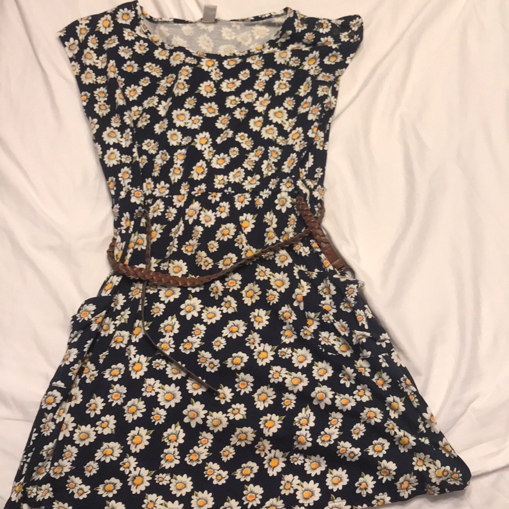 Dress with pockets and a belt.